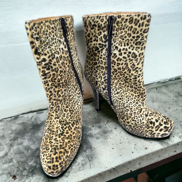 JUST FABULOUS -- Ankle Boots/Booties, Leopard Patterned, Platform with Side Zip - Picture 3 of 10